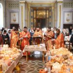 В день Радоницы в кафедральном Александро-Невском соборе г. Симферополя была совершена панихида по усопшим .