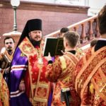 В ПРАЗДНИК ПРОИСХОЖДЕНИЯ ЧЕСТНЫХ ДРЕВ ЖИВОТВОРЯЩЕГО КРЕСТА ГОСПОДНЯ ЕПИСКОП БАХЧИСАРАЙСКИЙ КАЛЛИНИК ВОЗГЛАВИЛ ЛИТУРГИЮ В АЛЕКСАНДРО-НЕВСКОМ КАФЕДРАЛЬНОМ СОБОРЕ Г. СИМФЕРОПОЛЯ