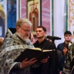 Божественная литургия Преждеосвященных Даров в Свято-Александро-Невском кафедральном соборе.