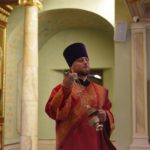 В Неделю 17-ю по Пятидесятнице, по Воздвижении,  Преосвященный Каллиник, епископ Бахчисарайский совершил Божественную литургию в нижнем храме имени св.Гурия Таврического, кафедрального Свято- Александро- Невского собора г.Симферополя.
