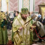 В праздник Входа Господня в Иерусалим  епископ Бахчисарайский Каллиник совершил праздничную Божественную литургию в кафедральном Александро-Невском соборе г. Симферополя.