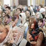 В праздник Входа Господня в Иерусалим  епископ Бахчисарайский Каллиник совершил праздничную Божественную литургию в кафедральном Александро-Невском соборе г. Симферополя.