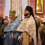 В  Неделю Крестопоклонную Митрополит Тихон возглавил Литургию в кафедральном Александро-Невского собора.