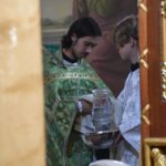 Божественная литургия в нижнем храме (во имя святителя Гурия, Архиепископа Таврического) кафедрального Свято-Александро-Невского собора г. Симферополя  в день праздника обретения честных мощей преподобного Сергия, игумена Радонежского.