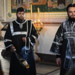 В  канун Великой Субботы епископ Бахчисарайский Каллиник совершил утреню с чином погребения Господа нашего Иисуса Христа в кафедральном Александро - Невском соборе г. Симферополя.