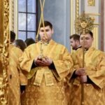 В день памяти святителя Николая Чудотворца Митрополит Лазарь возглавил Божественную литургию в кафедральном Александро-Невском соборе г. Симферополя.