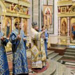В канун праздника Покрова Пресвятой Богородицы епископ Бахчисарайский Каллиник совершил праздничное всенощное бдение в кафедральном Александро-Невском соборе г. Симферополя.