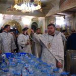 Богослужение в нижнем храме (во имя святителя Гурия, Архиепископа Таврического) в Крещенский сочельник.