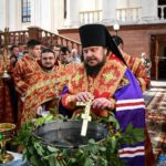 В ПРАЗДНИК ПРОИСХОЖДЕНИЯ ЧЕСТНЫХ ДРЕВ ЖИВОТВОРЯЩЕГО КРЕСТА ГОСПОДНЯ ЕПИСКОП БАХЧИСАРАЙСКИЙ КАЛЛИНИК ВОЗГЛАВИЛ ЛИТУРГИЮ В АЛЕКСАНДРО-НЕВСКОМ КАФЕДРАЛЬНОМ СОБОРЕ Г. СИМФЕРОПОЛЯ