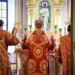 В ПРАЗДНИК ПРОИСХОЖДЕНИЯ ЧЕСТНЫХ ДРЕВ ЖИВОТВОРЯЩЕГО КРЕСТА ГОСПОДНЯ ЕПИСКОП БАХЧИСАРАЙСКИЙ КАЛЛИНИК ВОЗГЛАВИЛ ЛИТУРГИЮ В АЛЕКСАНДРО-НЕВСКОМ КАФЕДРАЛЬНОМ СОБОРЕ Г. СИМФЕРОПОЛЯ