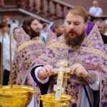 Праздничные богослужения в Александро-Невском кафедральном соборе в день празднования Происхождения (изнесения) Честных Древ Животворящего Креста Господня.