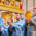 В  Неделю Крестопоклонную Митрополит Тихон возглавил Литургию в кафедральном Александро-Невского собора.