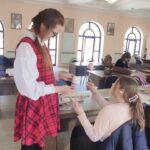 В студии изобразительного и декоративно-прикладного искусства  при Просветительском центре имени св. Гурия Таврического прошло занятие по изготовлению пасхальных яиц.