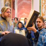 В  Неделю Крестопоклонную Митрополит Тихон возглавил Литургию в кафедральном Александро-Невского собора.
