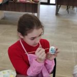 Для воспитанников студии изобразительного и декоративно-прикладного искусства воскресной школы Просветительского центра имени св. Гурия Таврического был проведён мастер-класс по росписи пасхальных яиц.