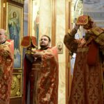 Божественная литургия в день памяти великомученика Георгия Победоносца в нижнем храме (во имя святителя Гурия, Архиепископа Таврического) кафедрального Свято-Александро-Невского собора г. Симферополя.