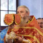 В кафедральном соборе святого благоверного князя Александра Невского г. Симферополя была доставлена копия Животворящего Креста Господня из Годеново.