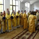 В ВОССТАНОВЛЕННОМ ХРАМЕ 4-Х СВЯТИТЕЛЕЙ МОСКОВСКИХ ПЕТРА, АЛЕКСИЯ, ИОНЫ И ФИЛИППА В ПРЕСТОЛЬНЫЙ ПРАЗДНИК ЕПИСКОП КАЛЛИНИК СОВЕРШИЛ ПЕРВУЮ БОЖЕСТВЕННУЮ ЛИТУРГИЮ.