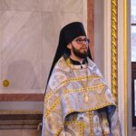 В  Неделю Крестопоклонную Митрополит Тихон возглавил Литургию в кафедральном Александро-Невского собора.