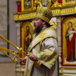Литургия в Неделю 7-ю по Пятидесятнице, в день рождества святителя Николая, архиепископа Мир Ликийских в кафедральном Александро-Невском соборе