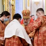 В ДЕНЬ ПРАЗДНОВАНИЯ ПЕРЕНЕСЕНИЯ МОЩЕЙ  СВЯТИТЕЛЯ  И ЧУДОТВОРЦА НИКОЛАЯ МИТРОПОЛИТ СИМФЕРОПОЛЬСКИЙ И КРЫМСКИЙ ЛАЗАРЬ ВОЗГЛАВИЛ ЛИТУРГИЮ В АЛЕКСАНДРО-НЕВСКОМ КАФЕДРАЛЬНОМ СОБОРЕ Г. СИМФЕРОПОЛЯ.