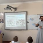 Милосердие в каждом действии: клирик Александро-Невского кафедрального собора г. Симферополя встретился с учащимися среднего образовательного учреждения в преддверии проведения благотворительной акции