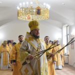 В ВОССТАНОВЛЕННОМ ХРАМЕ 4-Х СВЯТИТЕЛЕЙ МОСКОВСКИХ ПЕТРА, АЛЕКСИЯ, ИОНЫ И ФИЛИППА В ПРЕСТОЛЬНЫЙ ПРАЗДНИК ЕПИСКОП КАЛЛИНИК СОВЕРШИЛ ПЕРВУЮ БОЖЕСТВЕННУЮ ЛИТУРГИЮ.