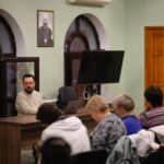 В Просветительском центре святителя Гурия Таврического состоялось занятие курса «Изучаем Библию вместе с батюшкой»
