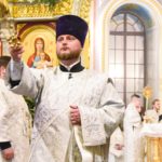 В Рождественскую ночь Митрополит Тихон возглавил праздничную Божественную литургию в кафедральном Александро-Невском соборе.