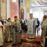 В ПРАЗДНИК ВВЕДЕНИЯ ВО ХРАМ ПРЕСВЯТОЙ БОГОРОДИЦЫ МИТРОПОЛИТ СИМФЕРОПОЛЬСКИЙ И КРЫМСКИЙ ЛАЗАРЬ ВОЗГЛАВИЛ ПРАЗДНИЧНУЮ ЛИТУРГИЮ В КАФЕДРАЛЬНОМ АЛЕКСАНДРО-НЕВСКОМ СОБОРЕ Г. СИМФЕРОПОЛЯ.