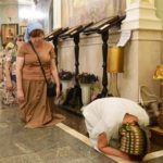 Литургия в нижнем храме имени св.Гурия Таврического, кафедрального Свято- Александро- Невского собора г.Симферополя в праздник обретения мощей преподобного Серафима (1903), Саровского чудотворца.