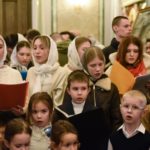 В Рождественскую ночь Митрополит Тихон возглавил праздничную Божественную литургию в кафедральном Александро-Невском соборе.