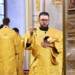 В Неделю 5-ю по Пятидесятнице, праздник Тихвинской иконы Божией Матери епископ Каллиник совершил Божественную литургию в кафедральном Александро-Невском соборе г.Симферополя.