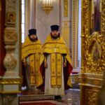 Литургия в Неделю 7-ю по Пятидесятнице, в день рождества святителя Николая, архиепископа Мир Ликийских в кафедральном Александро-Невском соборе