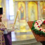 Праздничные богослужения в Александро-Невском кафедральном соборе в день празднования Происхождения (изнесения) Честных Древ Животворящего Креста Господня.