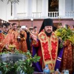 В ПРАЗДНИК ПРОИСХОЖДЕНИЯ ЧЕСТНЫХ ДРЕВ ЖИВОТВОРЯЩЕГО КРЕСТА ГОСПОДНЯ ЕПИСКОП БАХЧИСАРАЙСКИЙ КАЛЛИНИК ВОЗГЛАВИЛ ЛИТУРГИЮ В АЛЕКСАНДРО-НЕВСКОМ КАФЕДРАЛЬНОМ СОБОРЕ Г. СИМФЕРОПОЛЯ