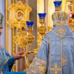 В  Неделю Крестопоклонную Митрополит Тихон возглавил Литургию в кафедральном Александро-Невского собора.