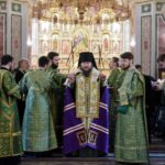 В канун праздника Входа Господня в Иерусалим Митрополит Симферопольский и Крымский Лазарь возглавил всенощное бдение в кафедральном Александро-Невском г. Симферополя.