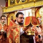 В ПРАЗДНИК ПРОИСХОЖДЕНИЯ ЧЕСТНЫХ ДРЕВ ЖИВОТВОРЯЩЕГО КРЕСТА ГОСПОДНЯ ЕПИСКОП БАХЧИСАРАЙСКИЙ КАЛЛИНИК ВОЗГЛАВИЛ ЛИТУРГИЮ В АЛЕКСАНДРО-НЕВСКОМ КАФЕДРАЛЬНОМ СОБОРЕ Г. СИМФЕРОПОЛЯ