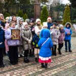 На территории кафедрального Свято-Александро- Невского собора прошла благотворительная ярмарка посвящённая дню памяти святителя Николая Чудотворца.