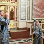 В  кафедральном Александро-Невском соборе г. Симферополя было совершено всенощное бдение в канун праздника Введения во храм Пресвятой Владычицы нашей Богородицы и Приснодевы Марии