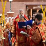 В праздник Происхождения Честных Древ Животворящего Креста Господня  епископ Нестор совершил малое освящение воды и освятил мед в кафедральном Александро-Невском соборе г. Симферополя.