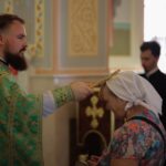 Божественная литургия в Александро-Невском кафедральном соборе в праздник обретения мощей преподобного Серафима Саровского, чудотворца