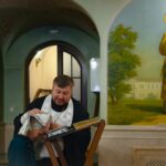 Богослужение в нижнем храме Александро-Невского кафедрального собора в день Преполовения Пятидесятницы, день памяти великомученика Георгия Победоносца