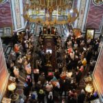 В канун Великой Пятницы Митрополит Симферопольский и Крымский Лазарь возглавил утреню с чтением двенадцати Евангелий Последования Святых и спасительных Страстей Господа нашего Иисуса Христа в кафедральном Александро-Невском соборе г Симферополя.