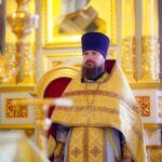 Воскресные богослужения в Александро-Невском кафедральном соборе в Неделю 14-ю по Пятидесятнице, в день перенесения мощей святителя Петра Московского, митрополита Киевского и всея Руси, чудотворца
