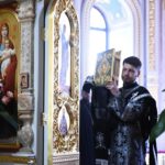 Митрополит Симферопольский и Крымский Лазарь совершил вечерню с чином выноса Святой Плащаницы в кафедральном Свято-Александро-Невском соборе г. Симферополя.