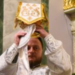 В Рождественскую ночь Митрополит Тихон возглавил праздничную Божественную литургию в кафедральном Александро-Невском соборе.