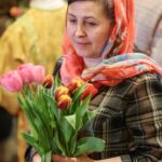 В Неделю святых Жен Мироносиц священнослужители Александро-Невского кафедрального собора г. Симферополя поздравили прихожанок с этим светлым праздником