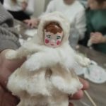 В студии декоративно-прикладного и изобразительного искусства Воскресной школы  был проведен мастер-класс по изготовлению ватной игрушки.